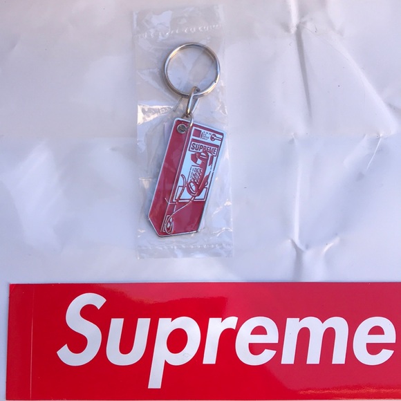 Supreme Keychain - Picture 1 of 3